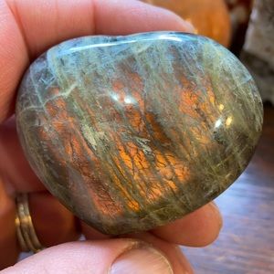 🔥SALE🔥 Labradorite Crystal Heart Carving With Flash!